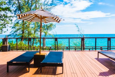 şemsiye ve sandalye