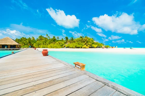 Beautiful tropical Maldives resort — Stock Photo, Image