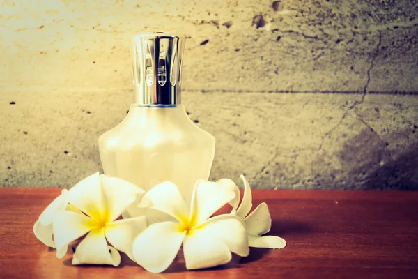 Perfume bottle on table — Stock Photo, Image