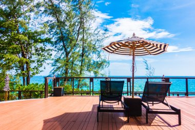 şemsiye ve sandalye