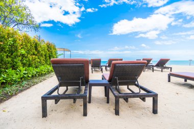 şemsiye ve sandalye