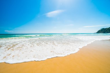 Güzel tropikal plaj ve deniz