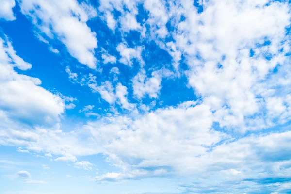 Mooie witte wolk — Stockfoto