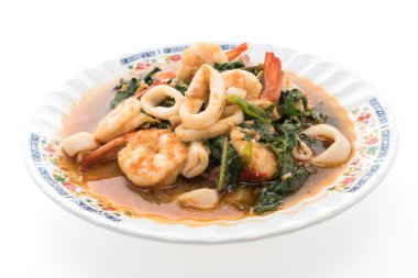 Baharatlı deniz ürünleri fesleğen 