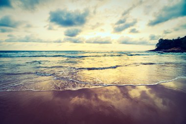 Sahilde gün batımı