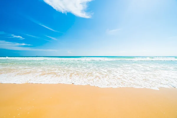 Vacker tropisk strand och hav — Stockfoto