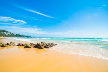 Güzel tropikal plaj ve deniz