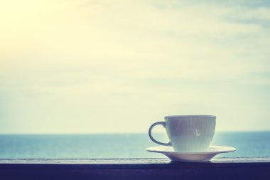 beyaz kahve fincanı