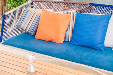 Boş masa ve sandalye