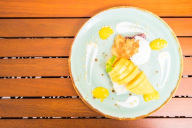 yapışkan pirinç mango ile