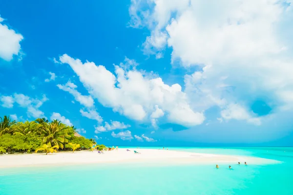 Beautiful tropical Maldives resort — Stock Photo, Image