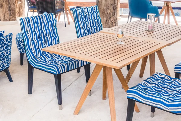 Empty table and chair — Stock Photo, Image