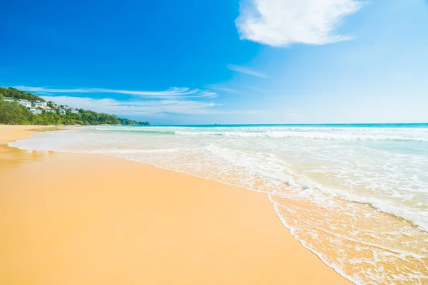 Gyönyörű trópusi strand és tenger — Stock Fotó