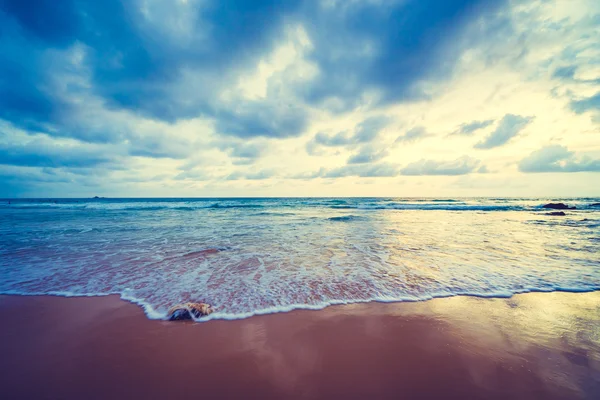 Tramonto sulla spiaggia — Foto Stock