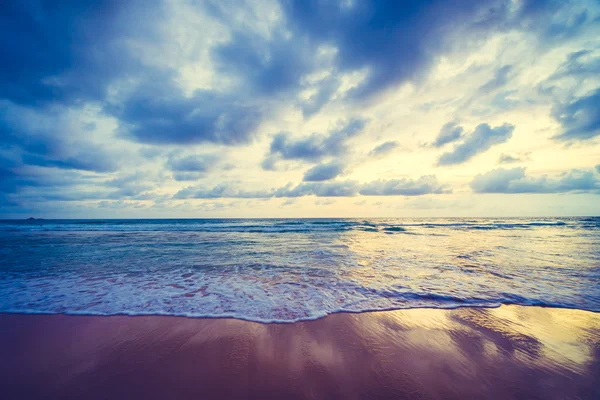 Tramonto sulla spiaggia — Foto Stock