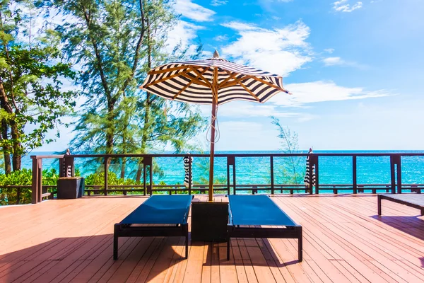 Güzel lüks şemsiye ve sandalye