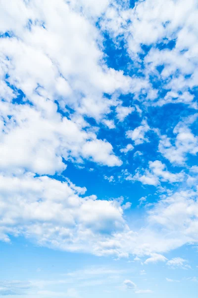 Mooie witte wolk — Stockfoto