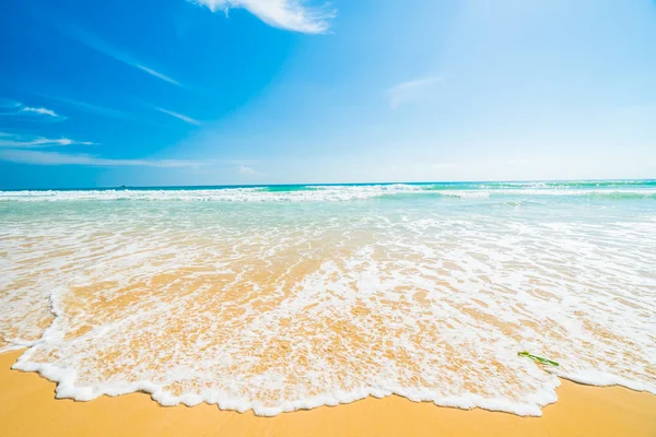 Vacker tropisk strand och hav — Stockfoto