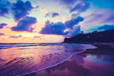 Sahilde gün batımı