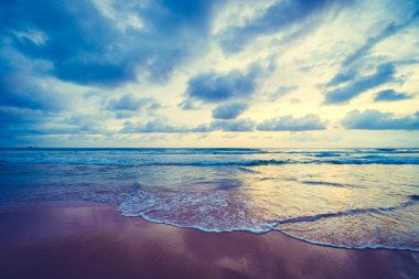 Sahilde gün batımı