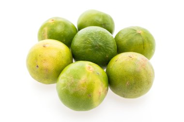 Olgun yeşil limon
