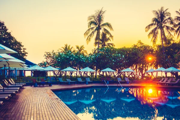 Hermosa piscina — Foto de Stock