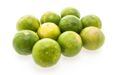 Olgun yeşil limon