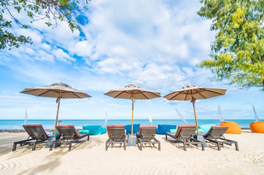 şemsiye ve sandalye