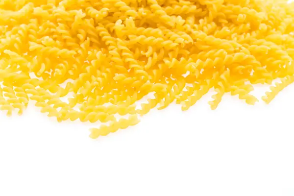 Желтая сухая паста — стоковое фото