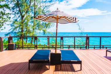 şemsiye ve sandalye