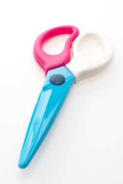 Renkli plastik makas