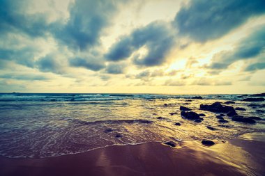 Sahilde gün batımı