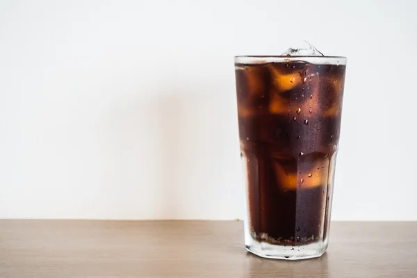 Bicchiere di cola ghiacciata — Foto Stock