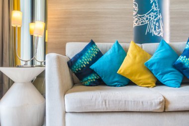 Güzel lüks yastık Divan