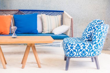 Boş masa ve sandalye