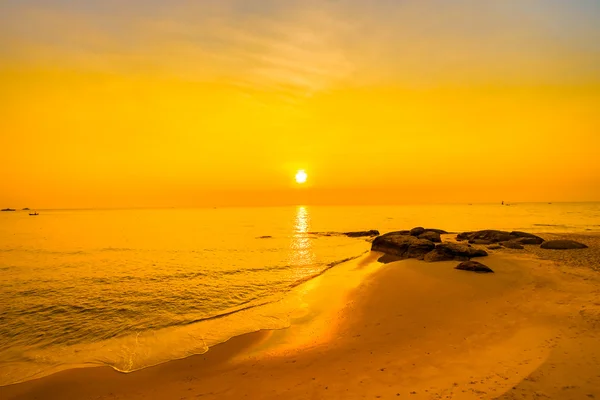 Sunrise on the beach — Stock Photo, Image