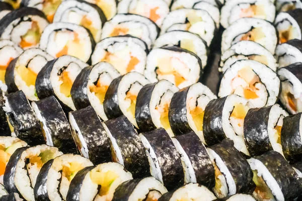 Ponto de foco seletivo no sushi — Fotografia de Stock