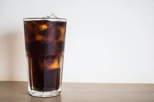 Bicchiere di cola ghiacciata — Foto Stock