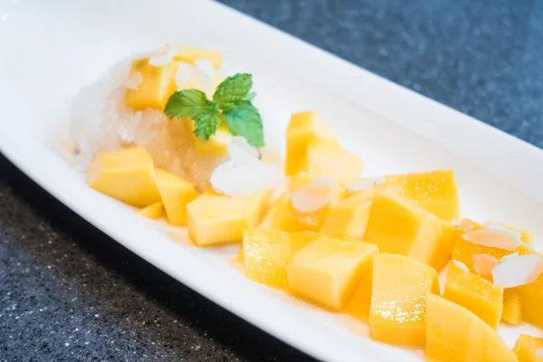 Mango with sticky rice — Stock Photo, Image