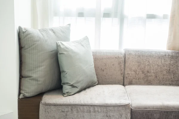 Travesseiro na decoração do sofá — Fotografia de Stock