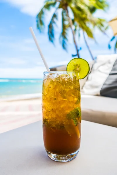 Mocktail sahilde — Stok fotoğraf
