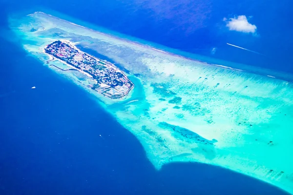 Vista aérea de la isla de las Maldivas —  Fotos de Stock