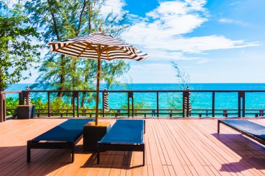 Güzel lüks şemsiye ve sandalye