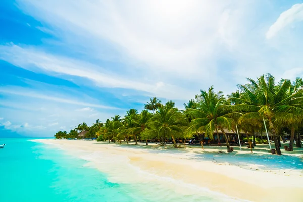 Praia tropical na ilha das maldivas — Fotografia de Stock