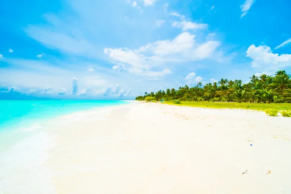 Tropischer Strand auf den Malediven — Stockfoto