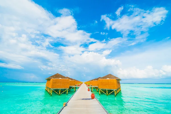 Bella spiaggia tropicale nell'isola delle Maldive — Foto Stock