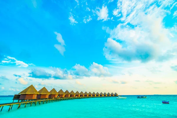 Linda ilha das Maldivas tropicais — Fotografia de Stock