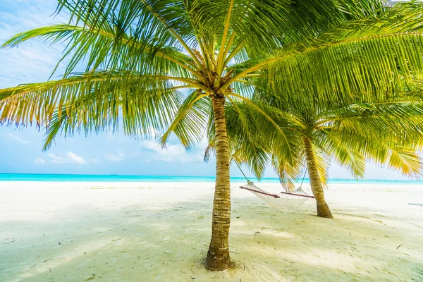 Тропічний пляж на острові Мальдіви — стокове фото