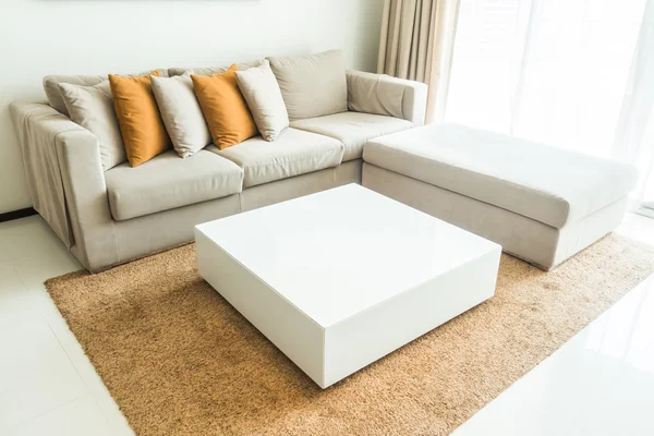 Kussen op sofa decoratie — Stockfoto