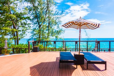 Güzel lüks şemsiye ve sandalye